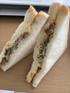 照焼チキンと野菜サンド.jpg
